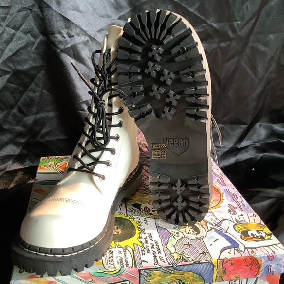 NIB Jeffrey Campbell Boots - Picture 5 of 9